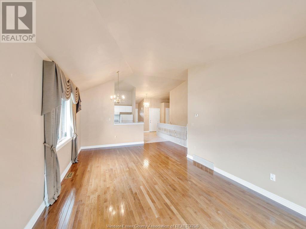 Photo 10 of 3705 Prairie Court, Windsor ON