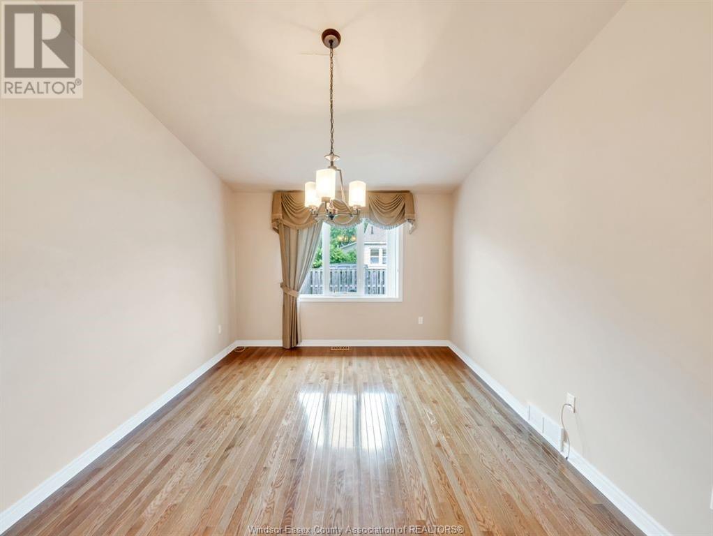 Photo 11 of 3705 Prairie Court, Windsor ON