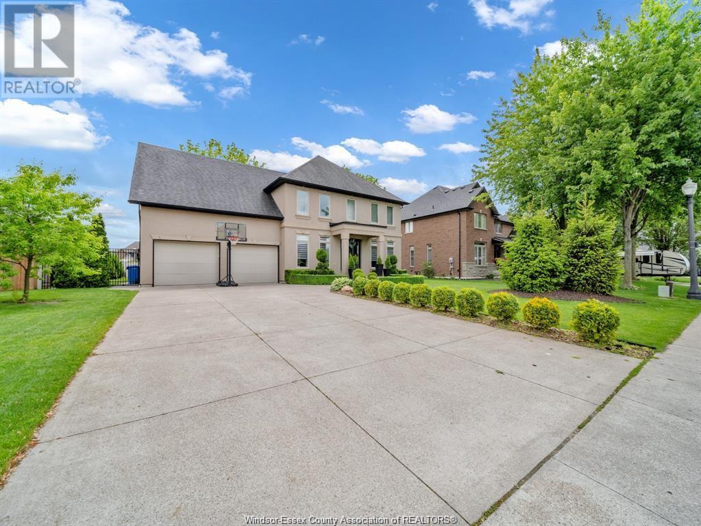 Photo 2 of 1083 Regency Crescent, Lakeshore ON