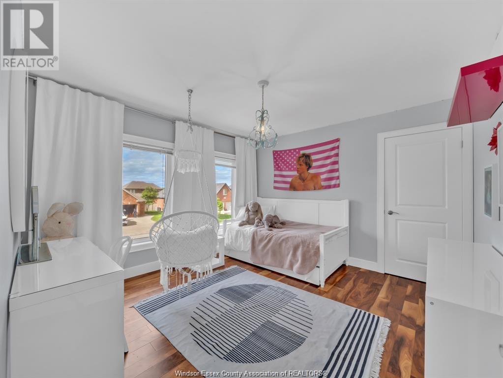 Photo 32 of 1083 Regency Crescent, Lakeshore ON