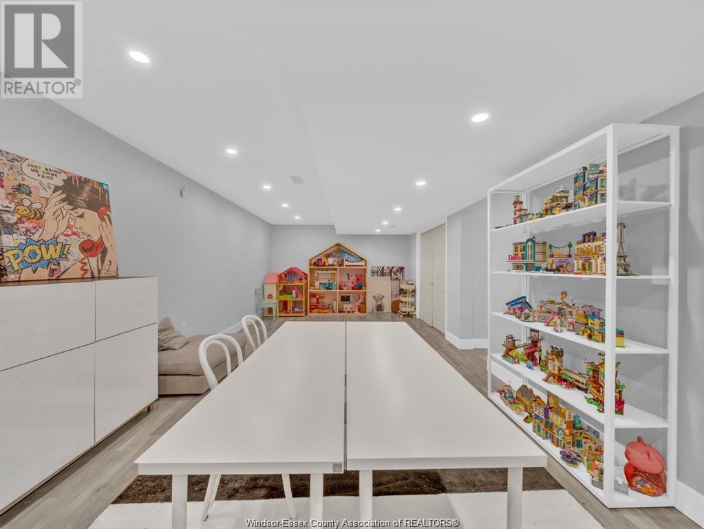 Photo 41 of 1083 Regency Crescent, Lakeshore ON