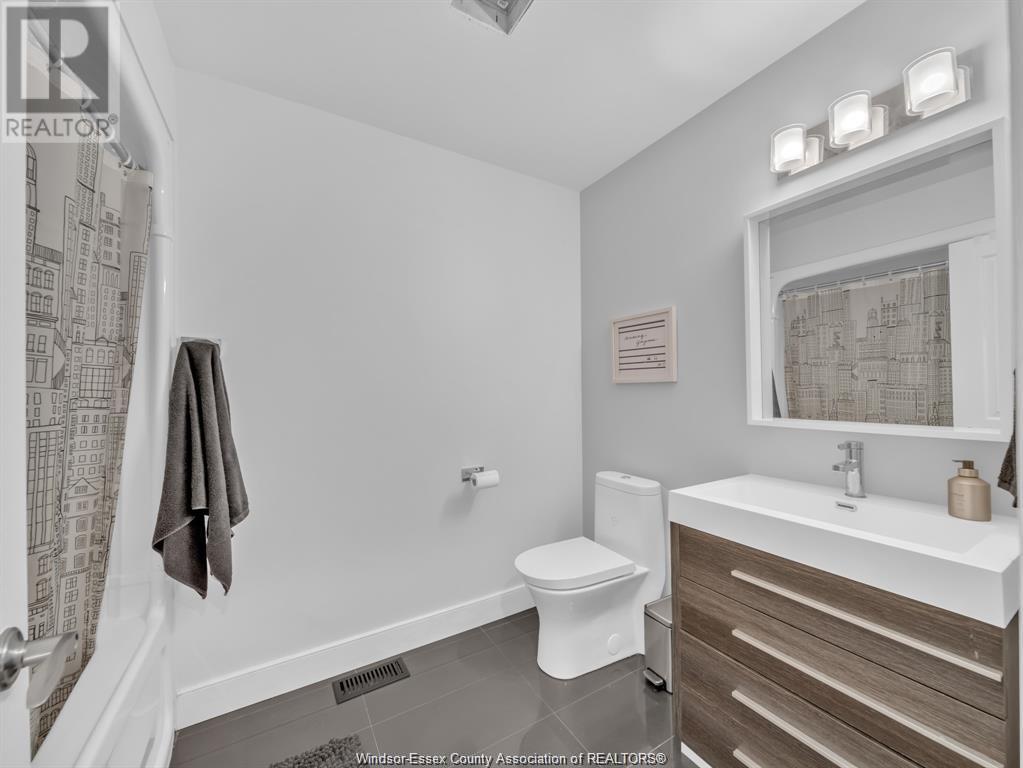 Photo 43 of 1083 Regency Crescent, Lakeshore ON