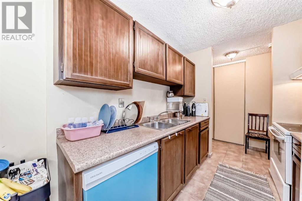 Single Family House for Sale in    Avenue SW Haysboro Calgary 