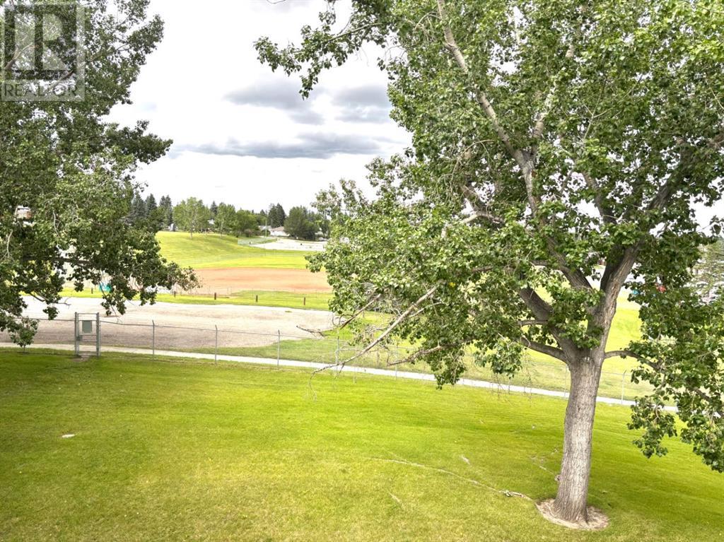 Single Family House for Sale in    Avenue SW Haysboro Calgary 