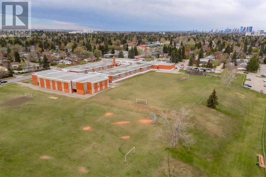Single Family House for Sale in    Avenue SW Haysboro Calgary 