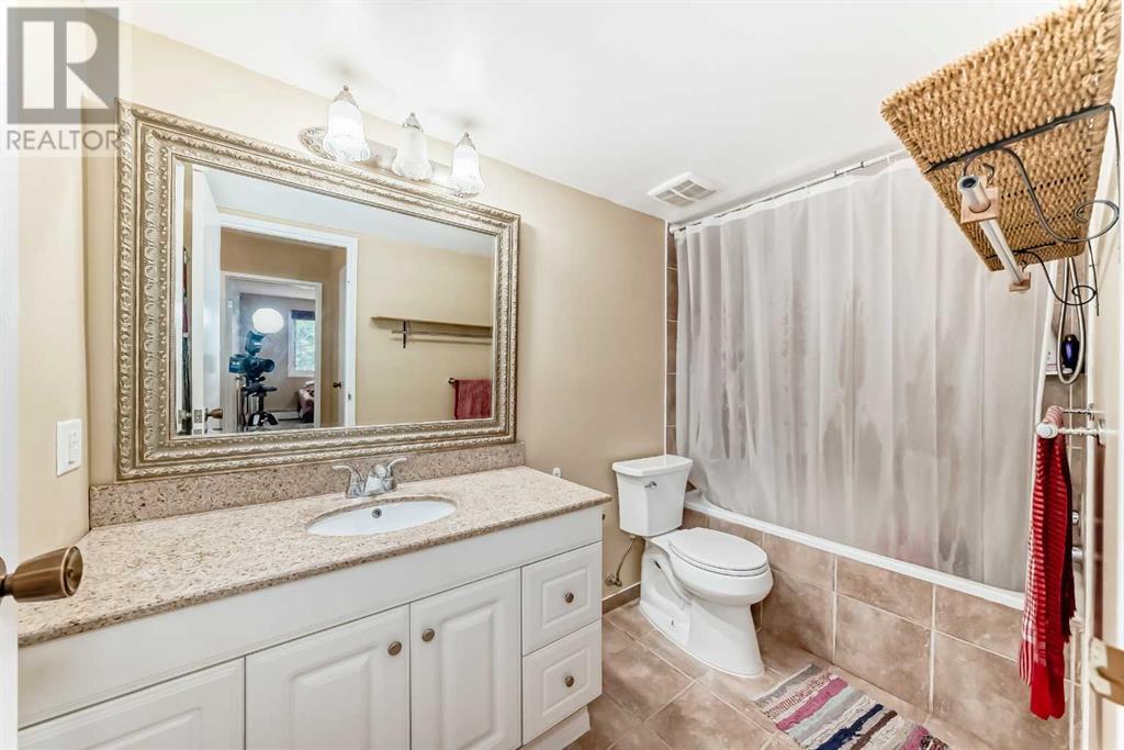 Single Family House for Sale in    Avenue SW Haysboro Calgary 