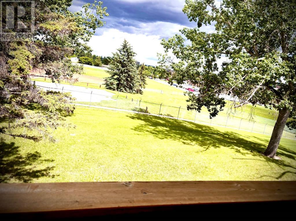 Single Family House for Sale in    Avenue SW Haysboro Calgary 