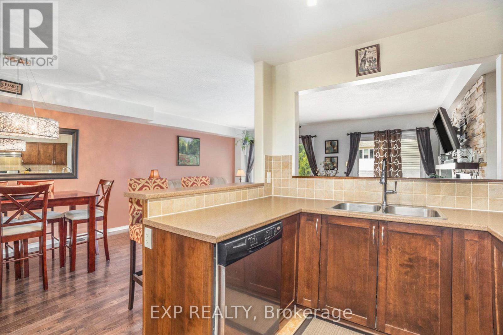 Photo 8 of 215 Parkrose Private, Ottawa ON