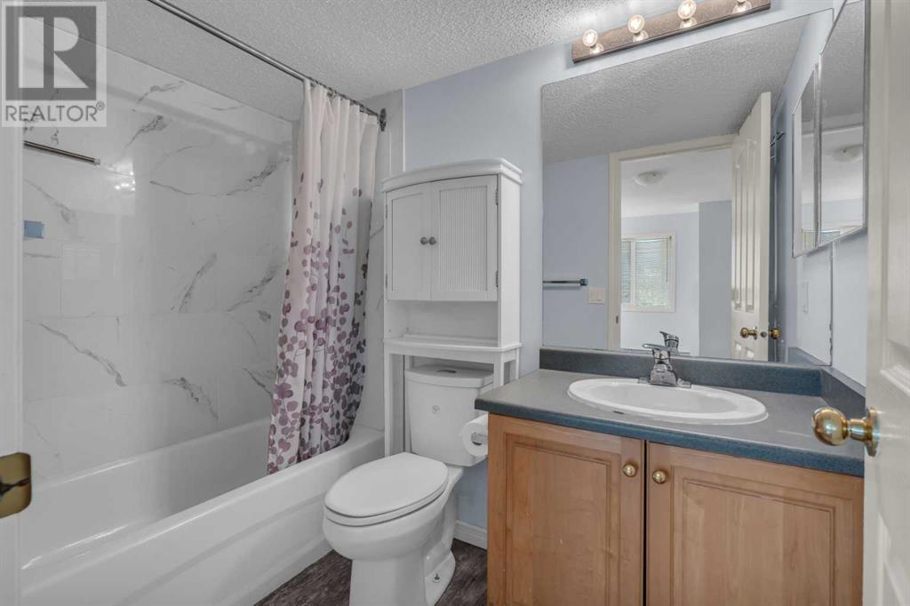 Single Family House for Sale in   Valleyview Park SE Dover Calgary 