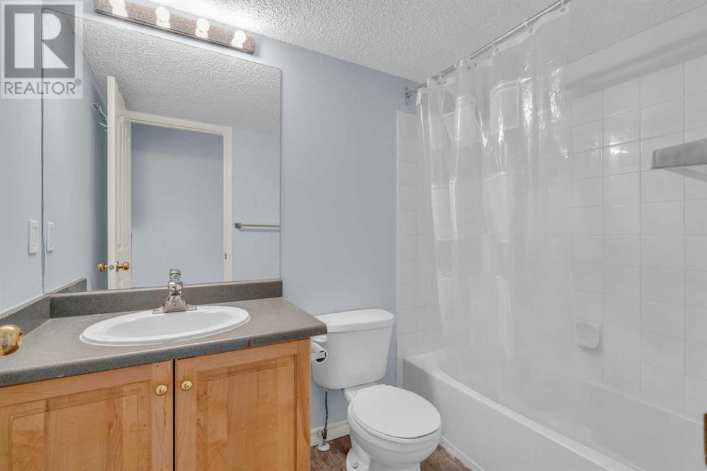 Single Family House for Sale in   Valleyview Park SE Dover Calgary 