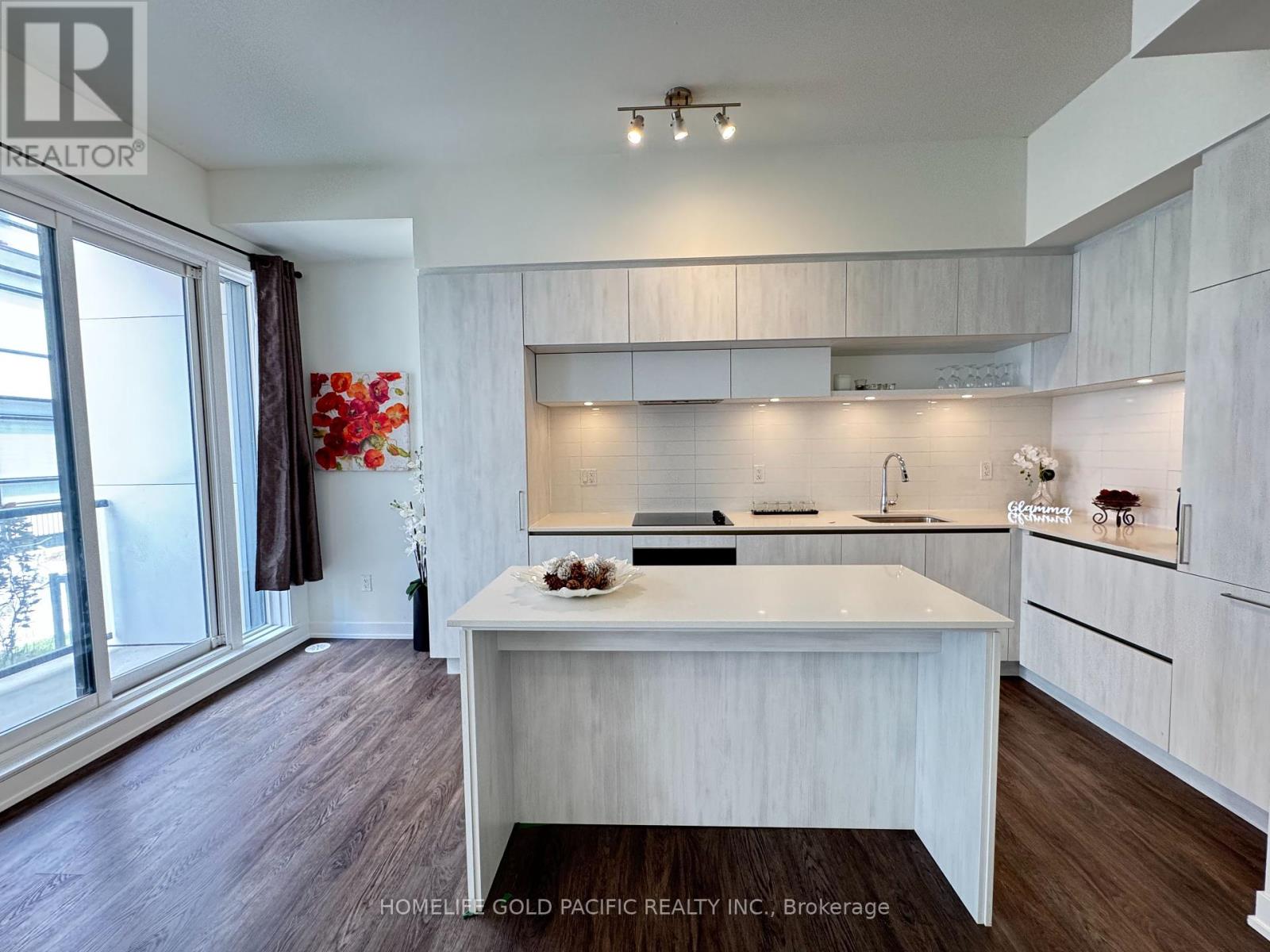 Photo 12 of 1009 14 David Eyer Road, Richmond Hill ON