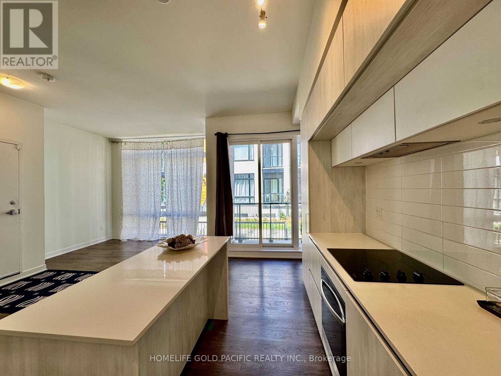 Photo 9 of 1009 14 David Eyer Road, Richmond Hill ON