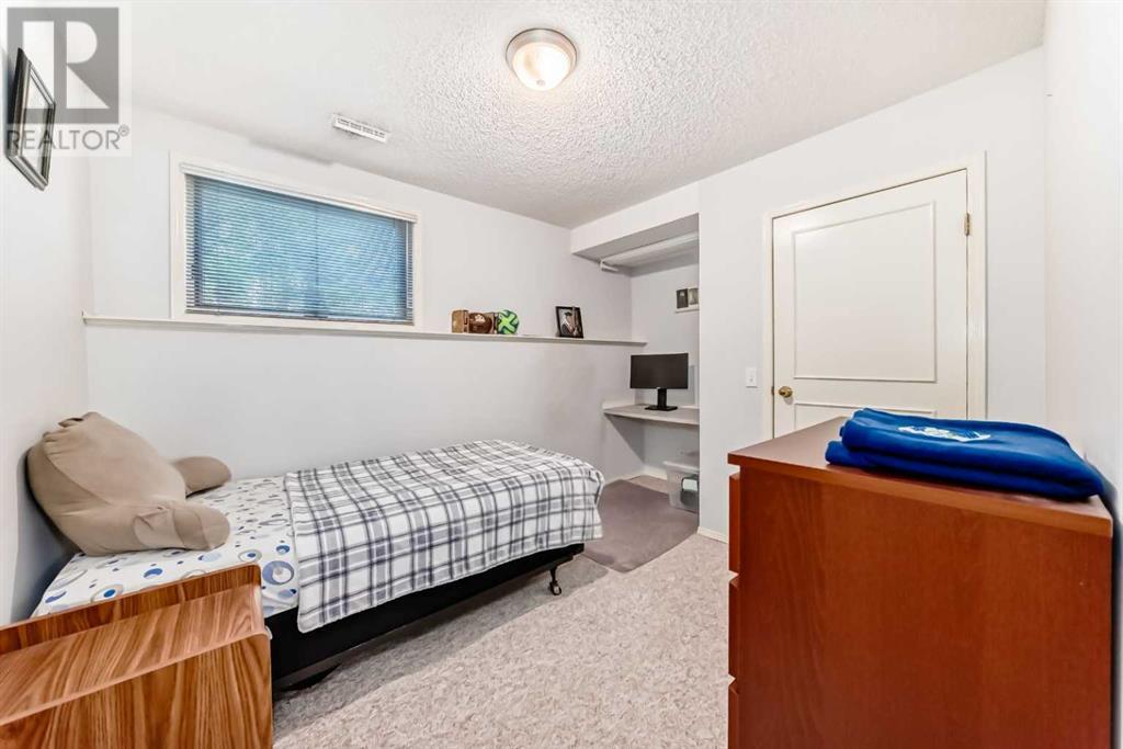 Single Family House Bi-level for Sale in  Harvest Oak Way NE Harvest Hills Calgary 