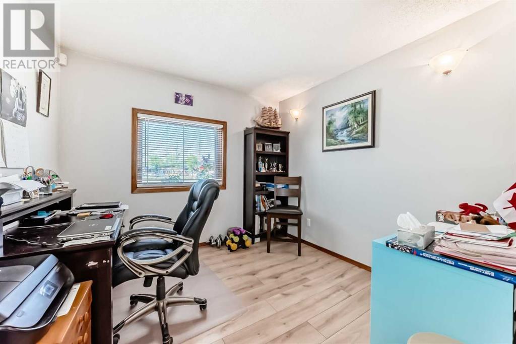 Single Family House Bi-level for Sale in  Harvest Oak Way NE Harvest Hills Calgary 