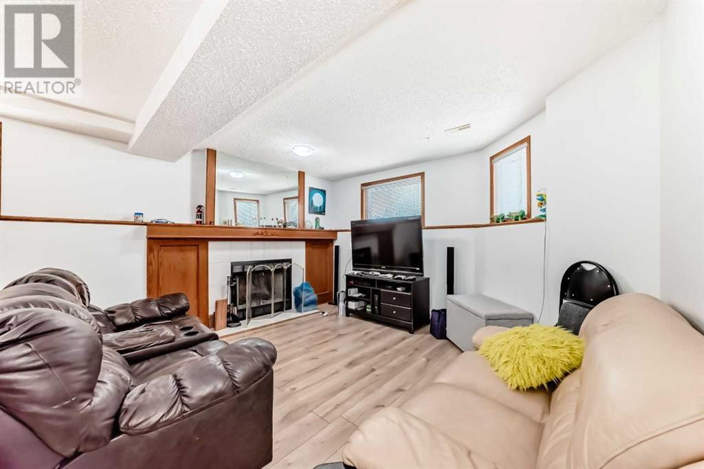Single Family House Bi-level for Sale in  Harvest Oak Way NE Harvest Hills Calgary 
