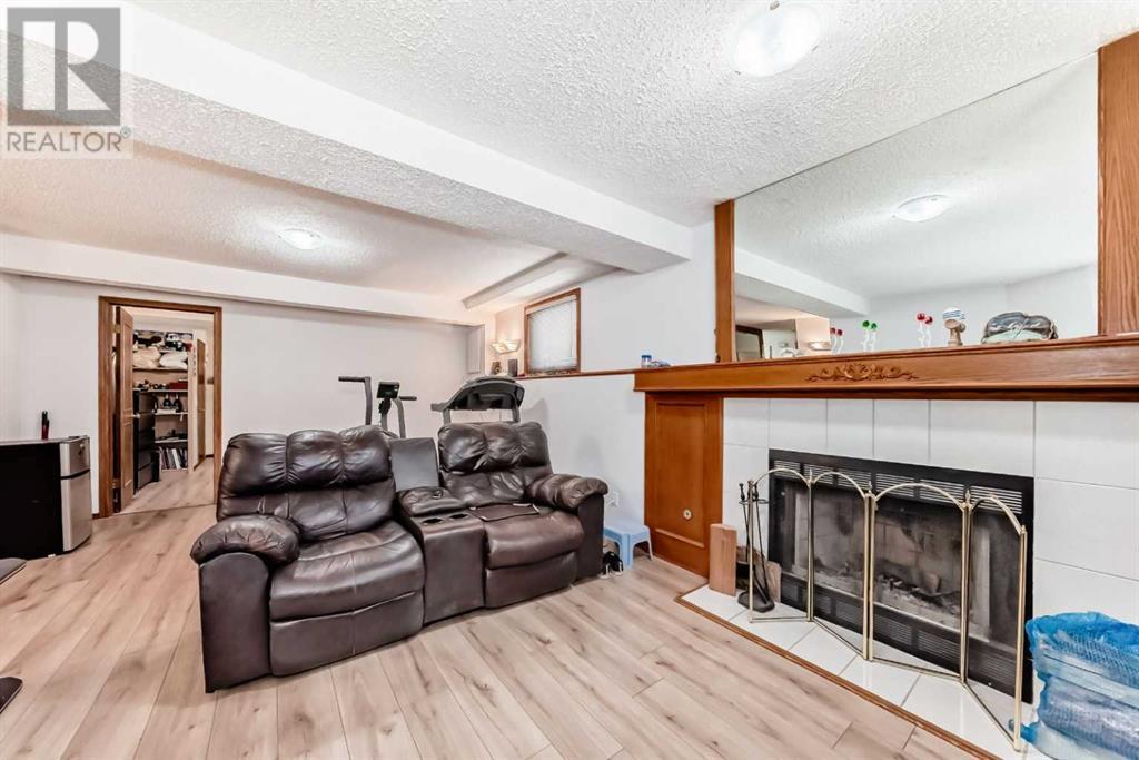 Single Family House Bi-level for Sale in  Harvest Oak Way NE Harvest Hills Calgary 