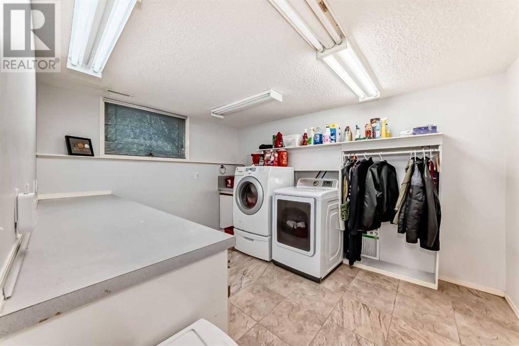 Single Family House Bi-level for Sale in  Harvest Oak Way NE Harvest Hills Calgary 
