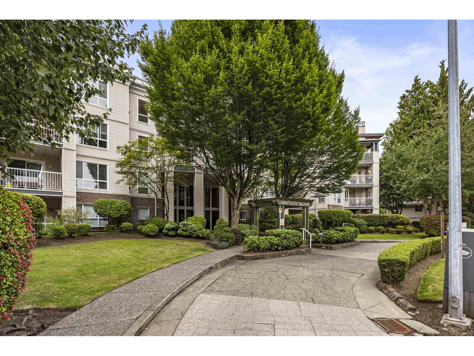 Photo 3 of 403 20200 54 A Avenue, Langley BC