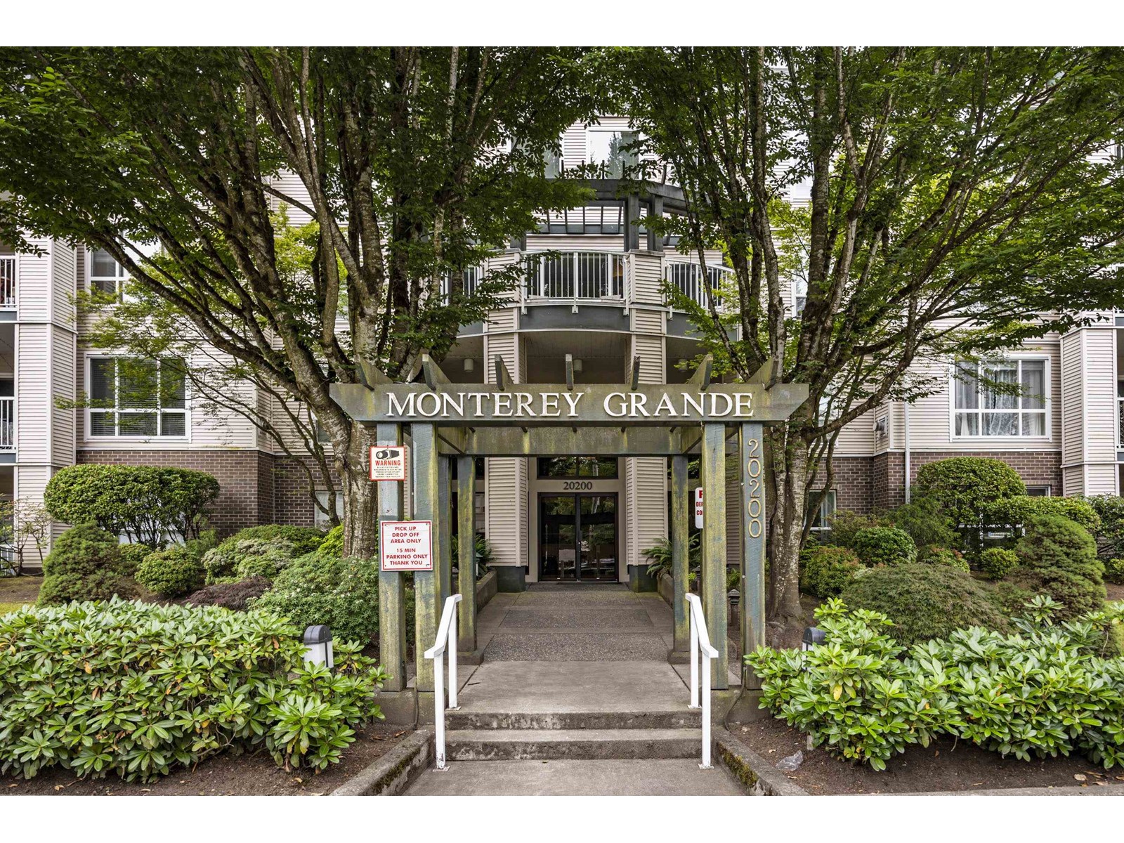 Photo 1 of 403 20200 54 A Avenue, Langley BC