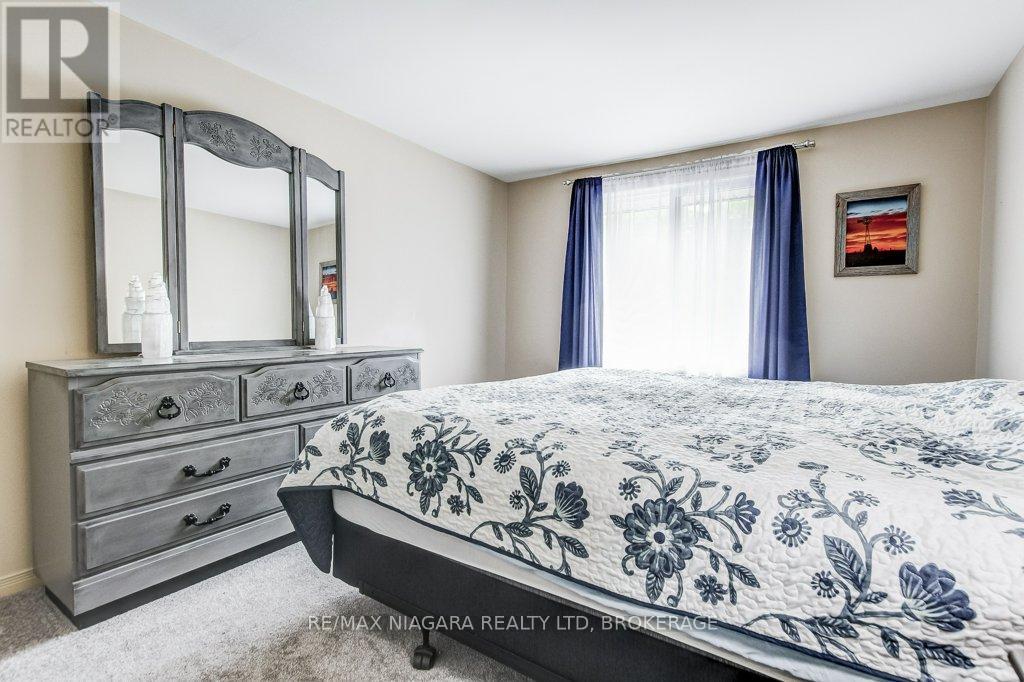 Photo 7 of 7 4230 Meadowvale Drive, Niagara Falls ON