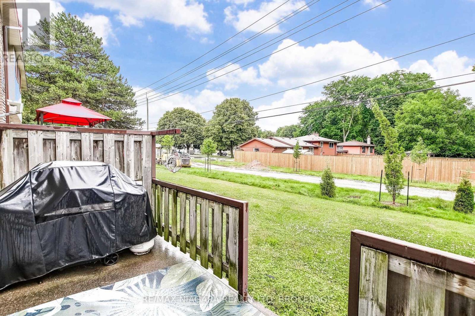 Photo 5 of 7 4230 Meadowvale Drive, Niagara Falls ON