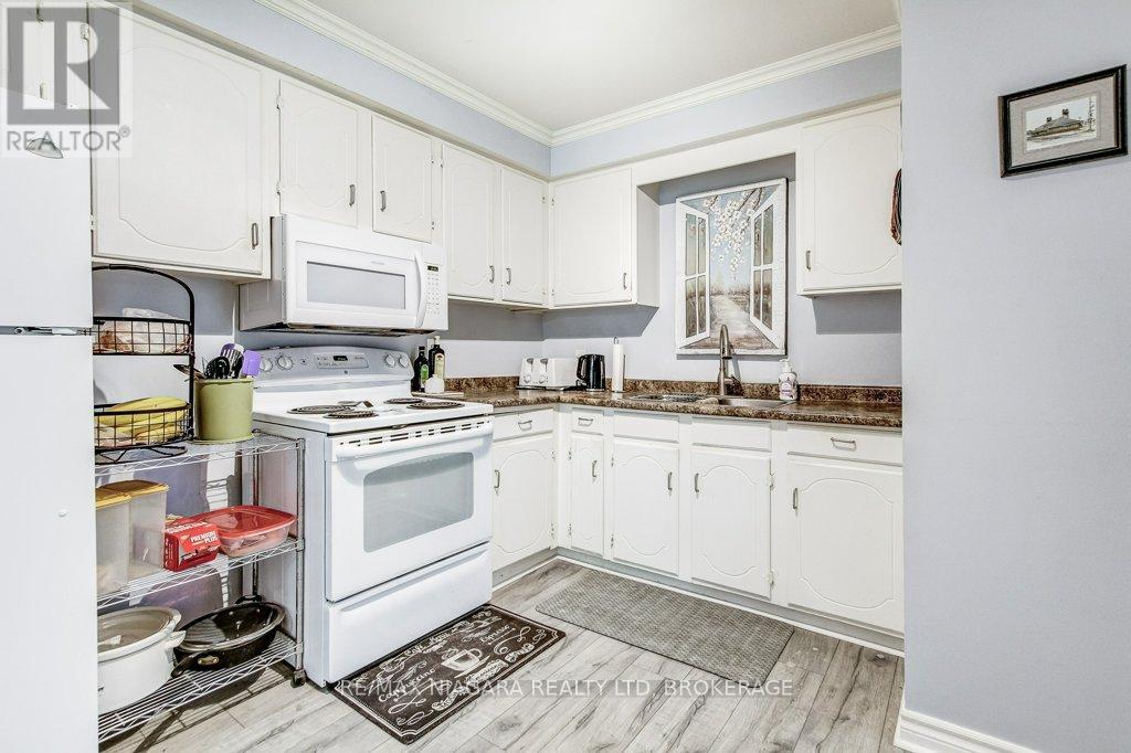 Photo 22 of 7 4230 Meadowvale Drive, Niagara Falls ON