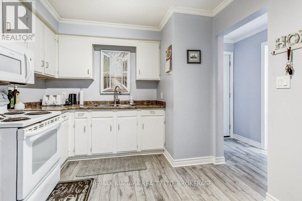 Photo 16 of 7 4230 Meadowvale Drive, Niagara Falls ON