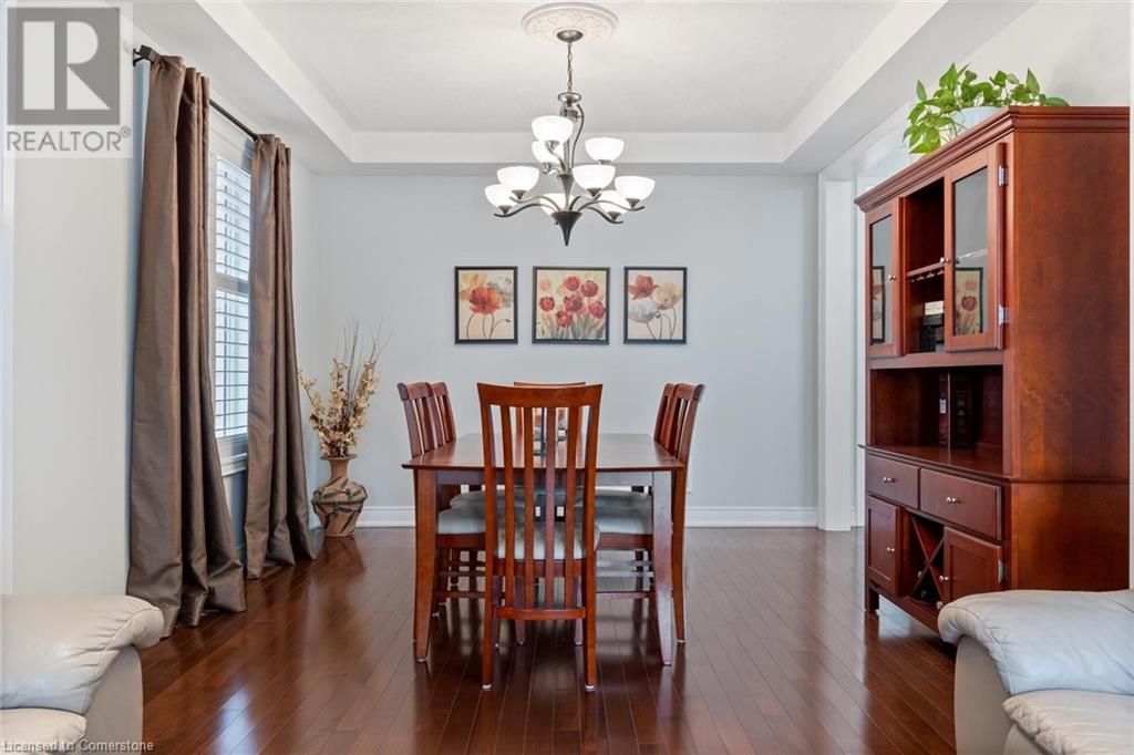 Photo 6 of 22 Interlacken Drive, Brampton ON