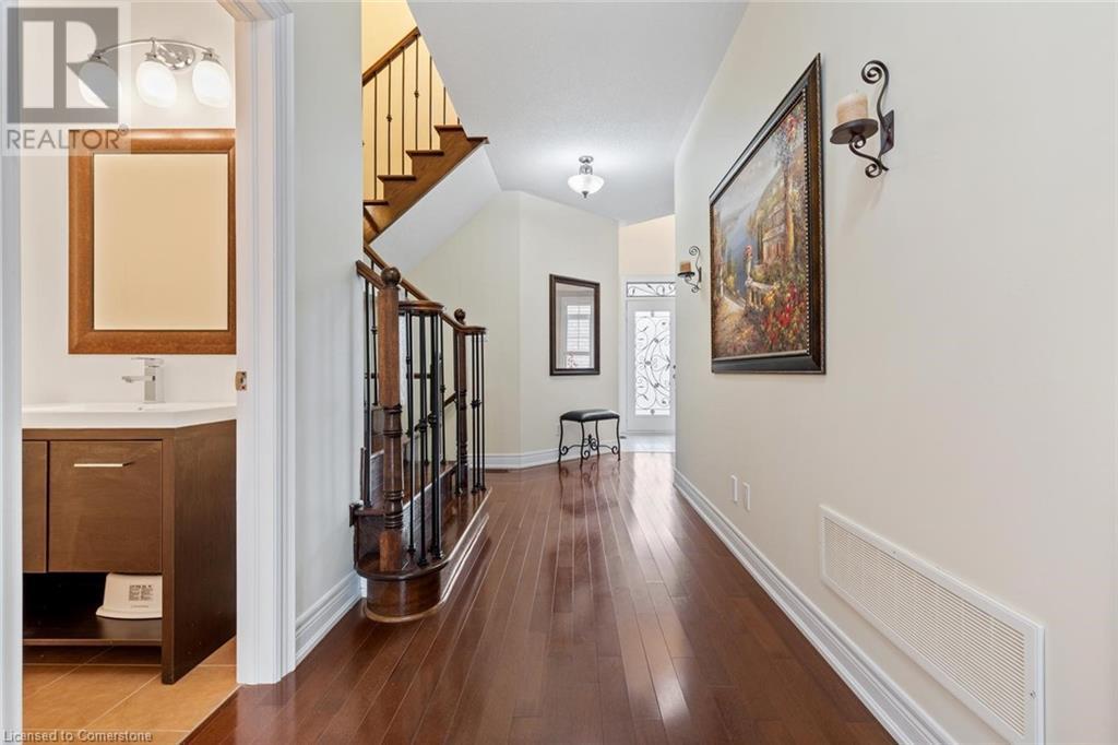 Photo 8 of 22 Interlacken Drive, Brampton ON