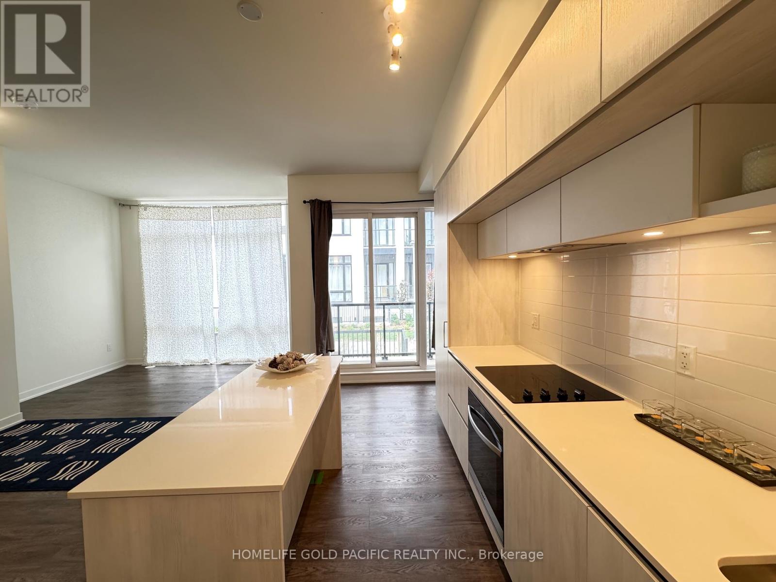 Photo 15 of 1009 14 David Eyer Road, Richmond Hill ON
