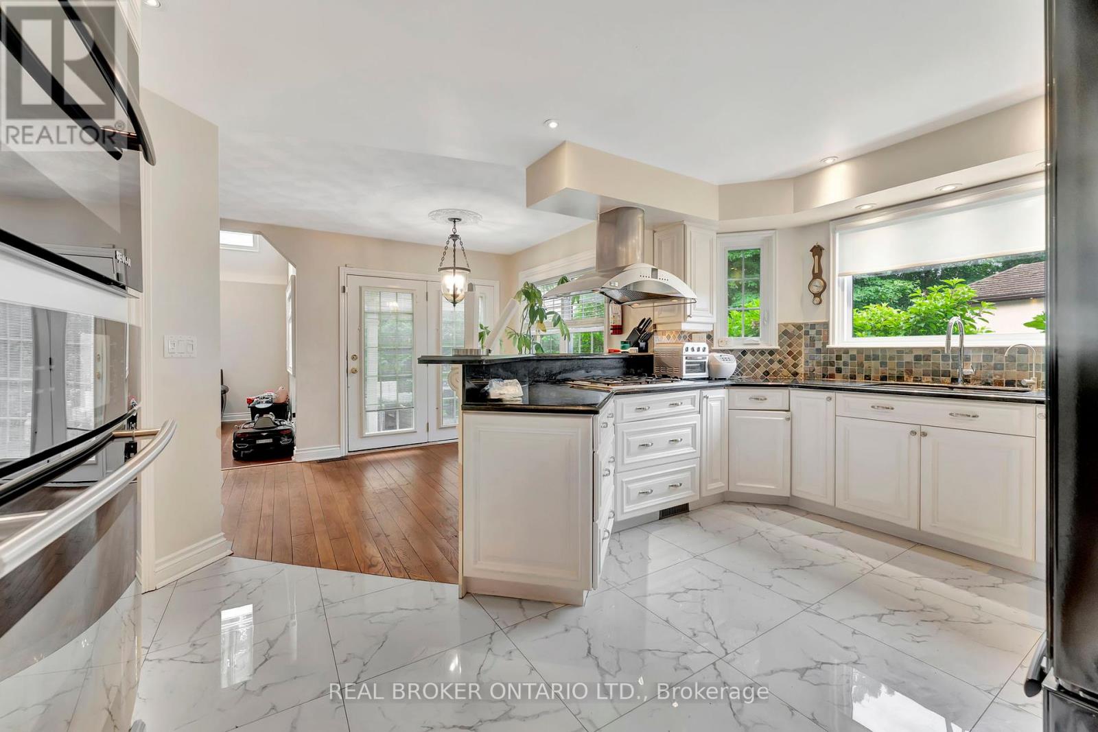 Photo 15 of 17 Lee Arn Court, Norfolk ON
