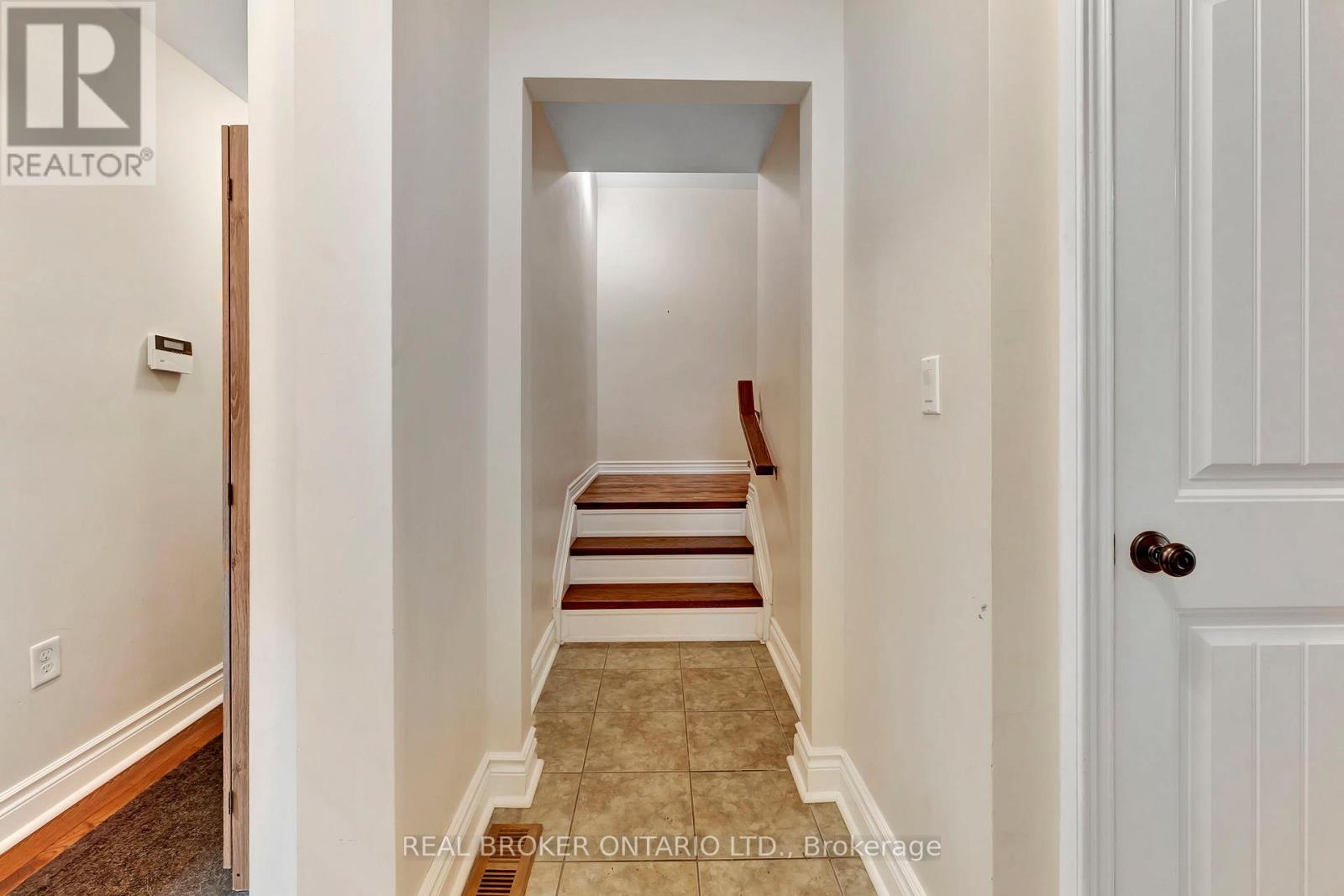 Photo 21 of 17 Lee Arn Court, Norfolk ON