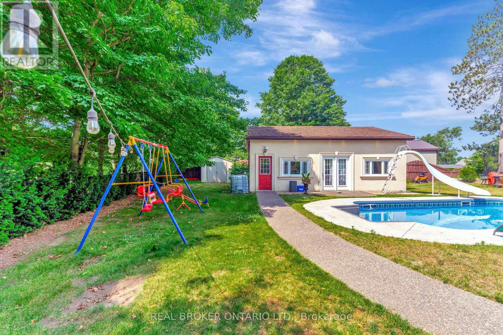 Photo 43 of 17 Lee Arn Court, Norfolk ON