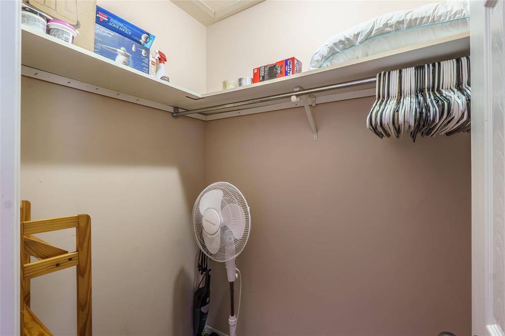 Photo 3 of 261 Midwinter Avenue, Winnipeg MB
