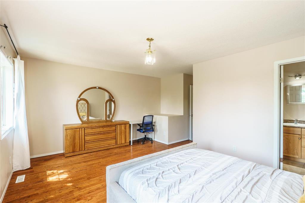 Photo 2 of 261 Midwinter Avenue, Winnipeg MB