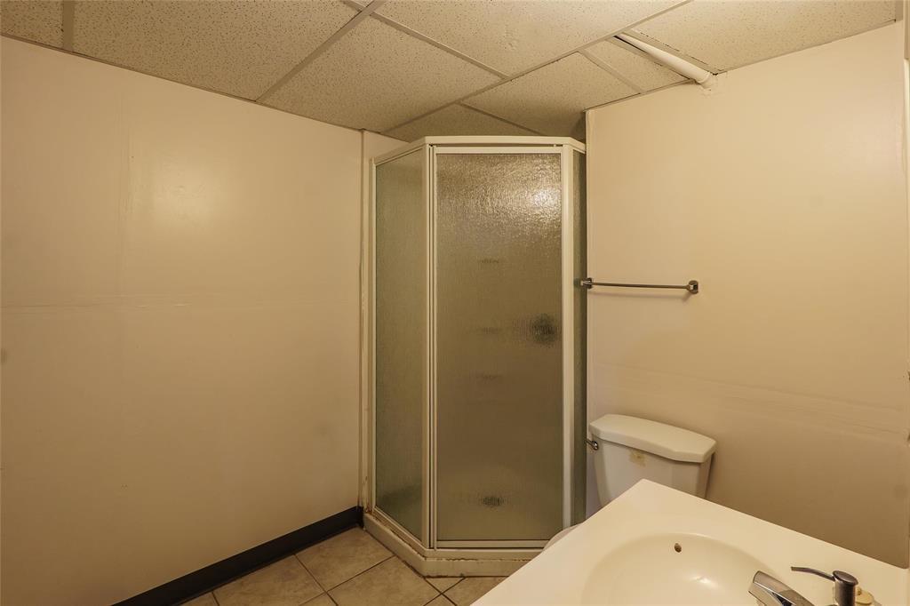 Photo 10 of 261 Midwinter Avenue, Winnipeg MB