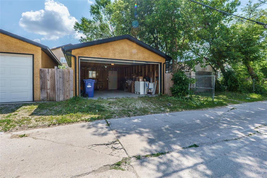 Photo 38 of 261 Midwinter Avenue, Winnipeg MB
