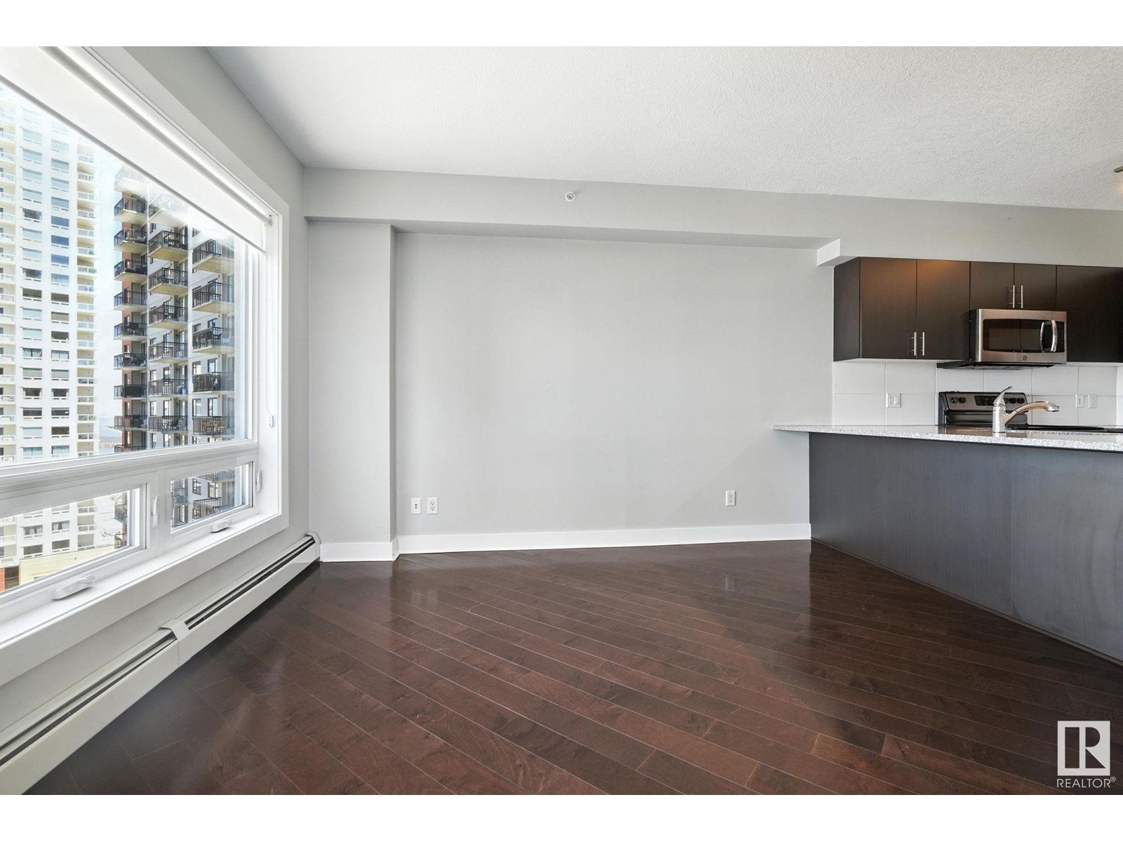 Photo 3 of 1306 10152 104 St Nw, Edmonton AB