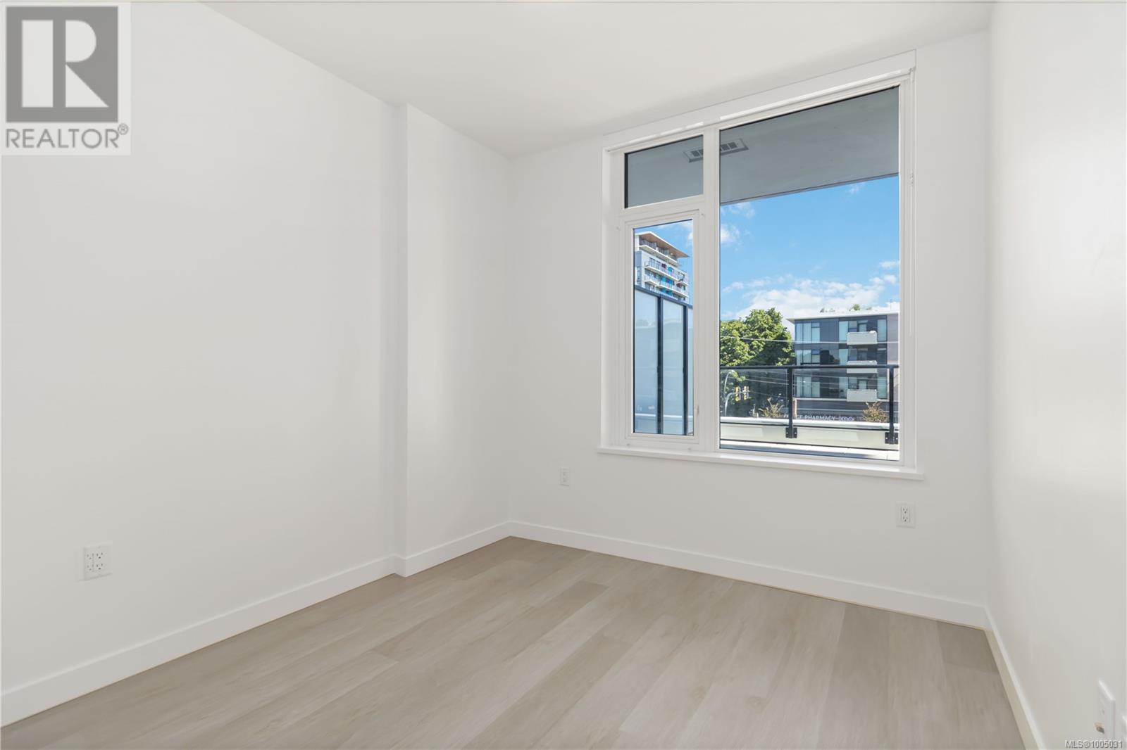 Photo 5 of 303 1100 Yates St, Victoria BC