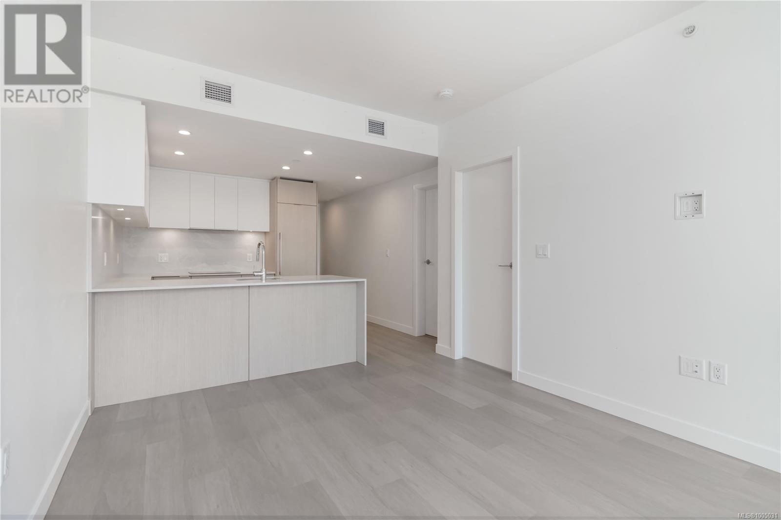 Photo 2 of 303 1100 Yates St, Victoria BC