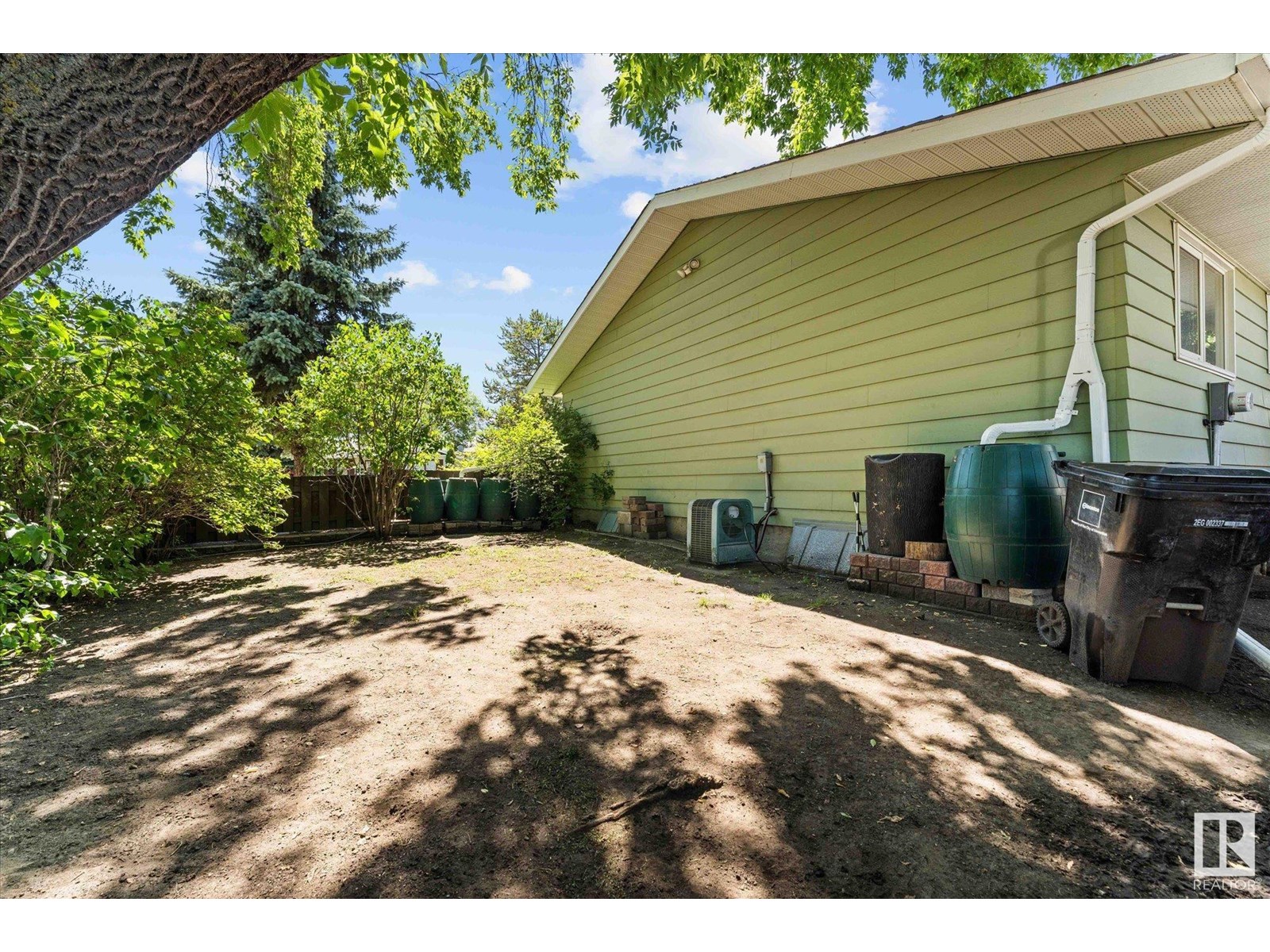Photo 42 of 2137 85 St Nw, Edmonton AB
