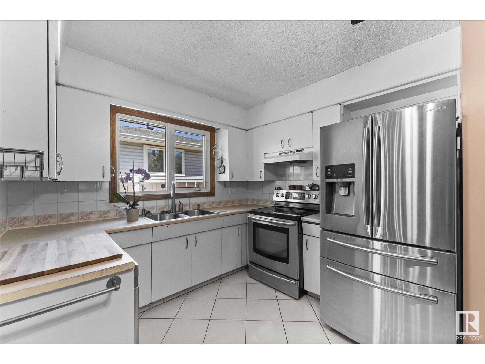 Photo 12 of 2137 85 St Nw, Edmonton AB