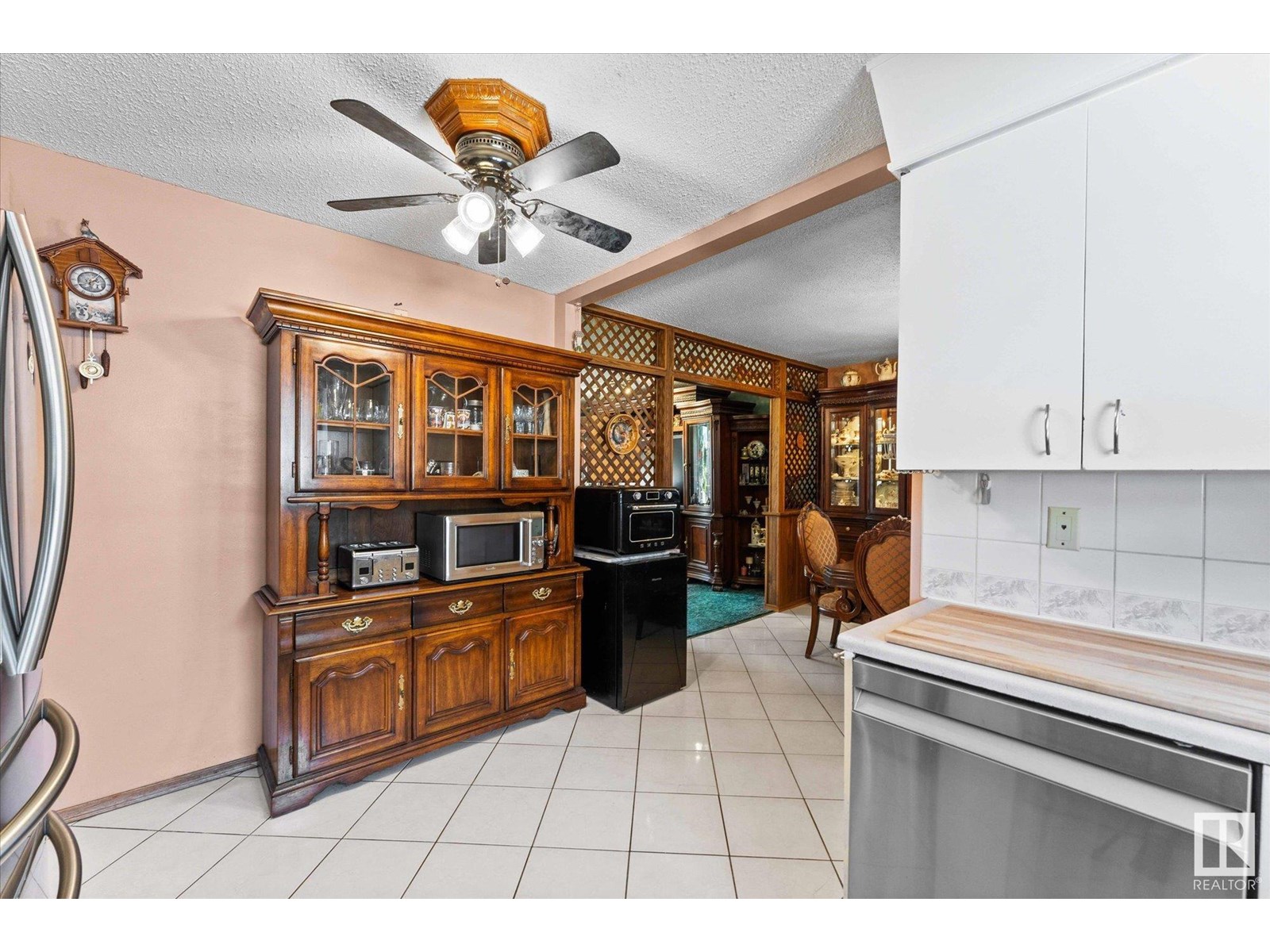 Photo 14 of 2137 85 St Nw, Edmonton AB