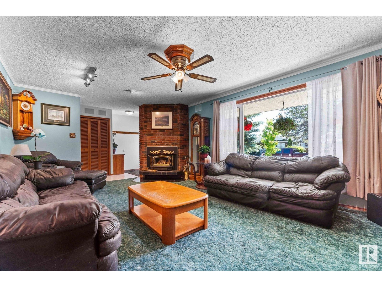 Photo 8 of 2137 85 St Nw, Edmonton AB