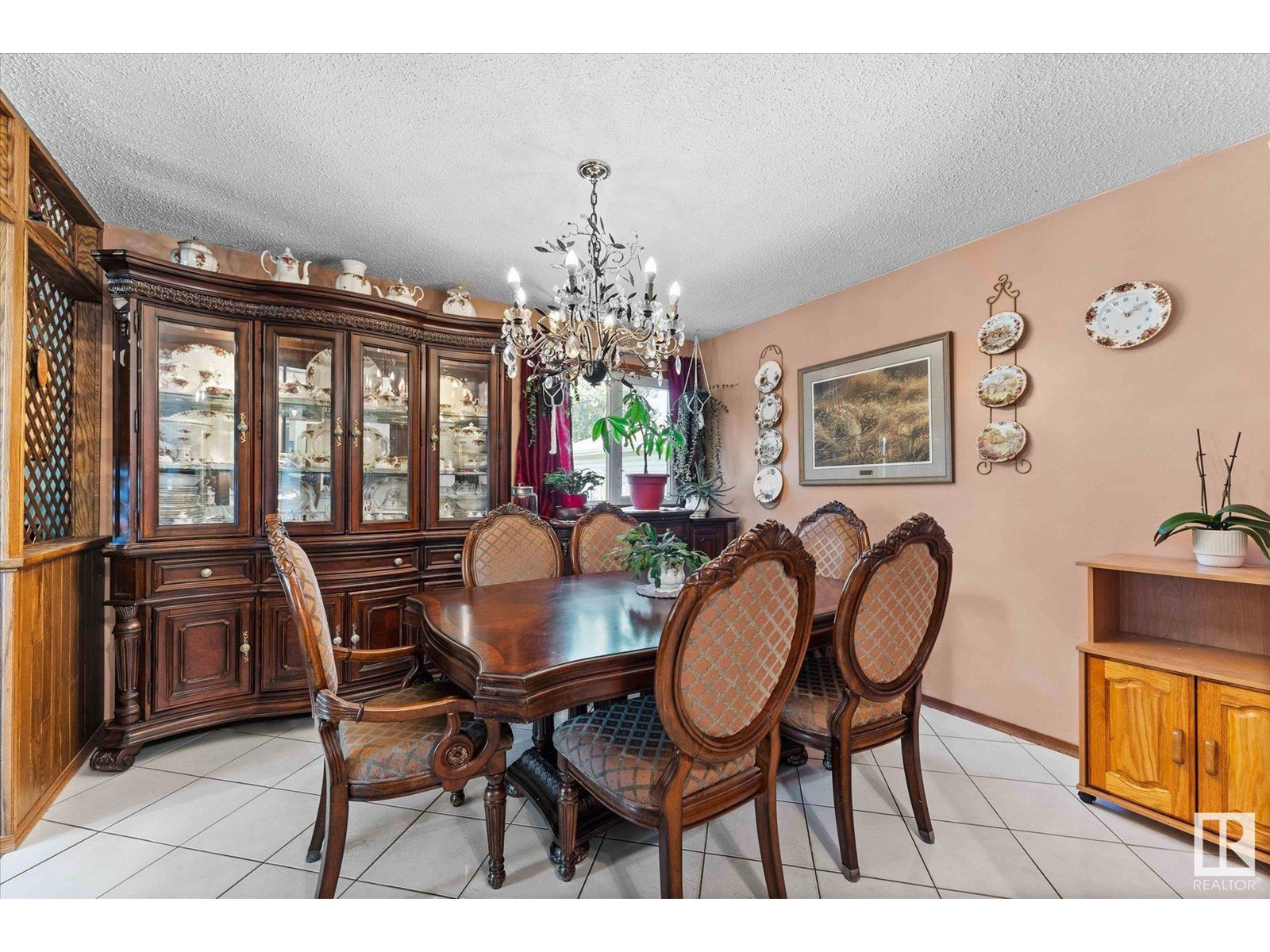 Photo 11 of 2137 85 St Nw, Edmonton AB