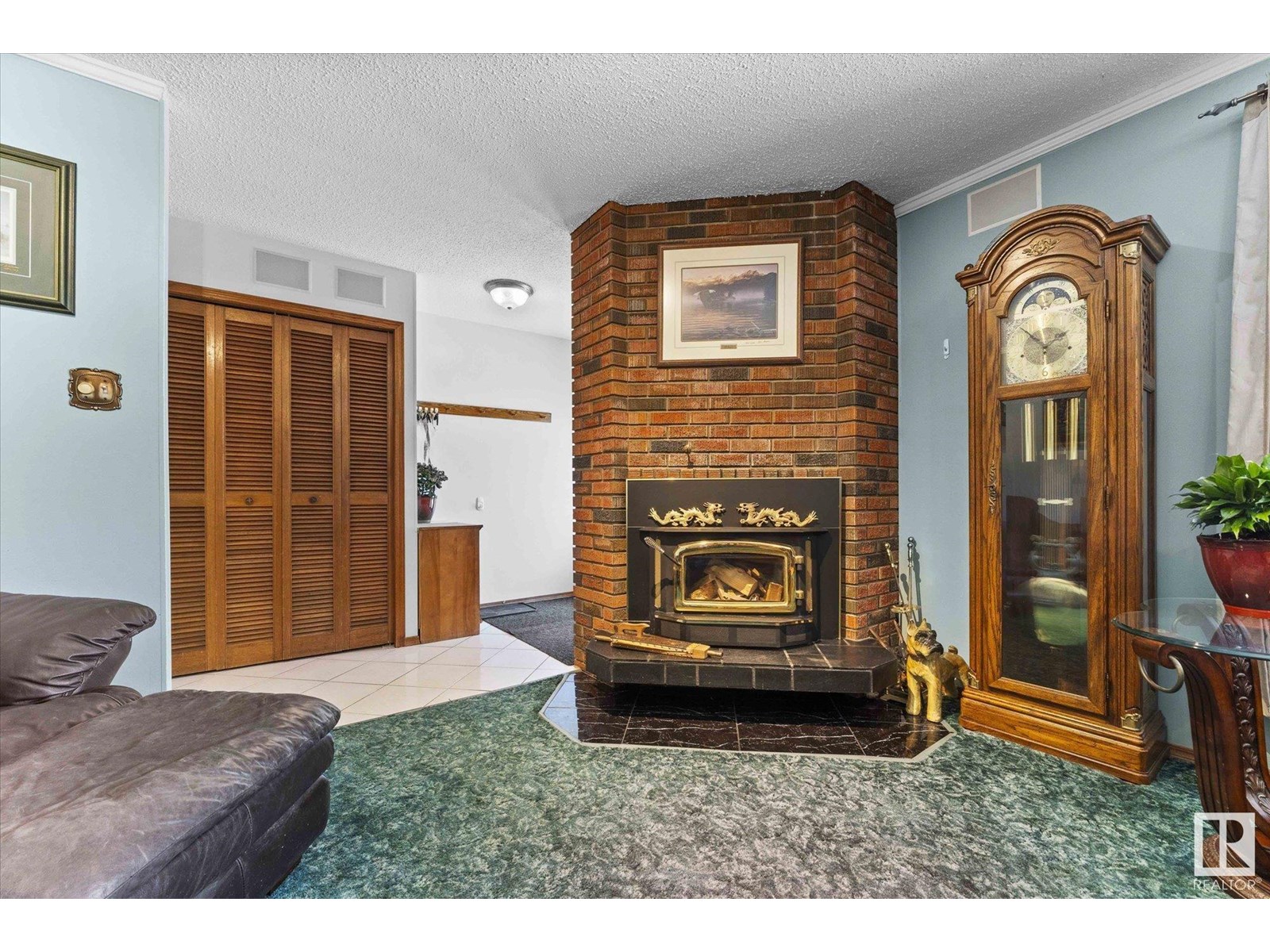Photo 7 of 2137 85 St Nw, Edmonton AB