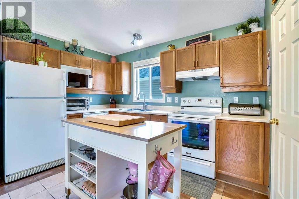 Single Family House 4 Level for Sale in  Coventry Place NE Coventry Hills Calgary 