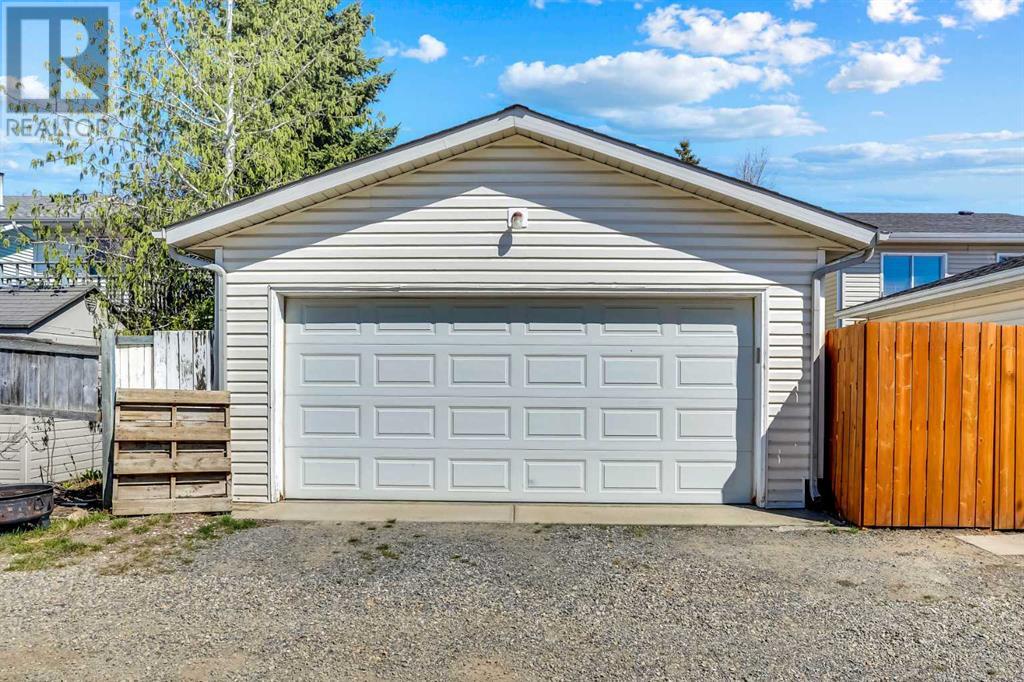 Single Family House 4 Level for Sale in  Coventry Place NE Coventry Hills Calgary 