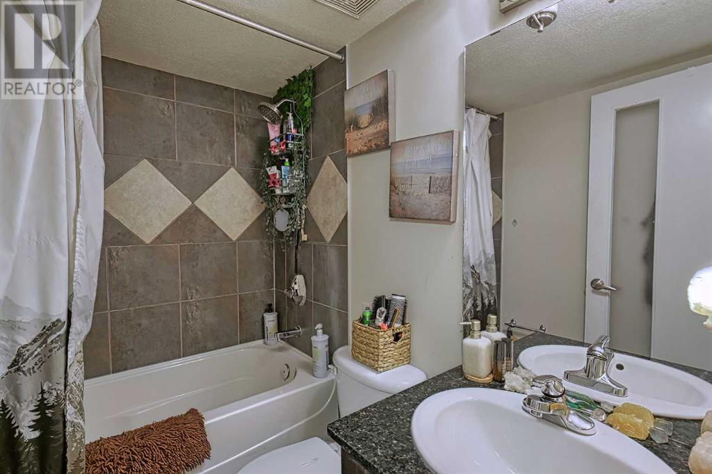 Single Family House for Sale in    Avenue SW Shaganappi Calgary 