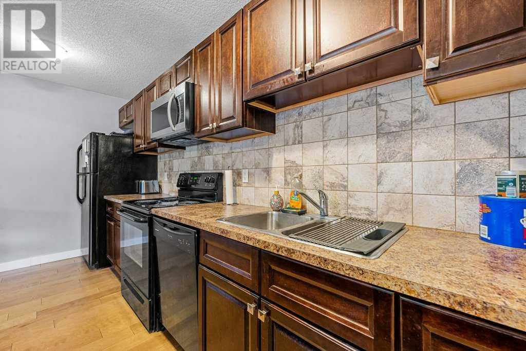 Single Family House Low rise for Sale in    Avenue SW Mission Calgary 